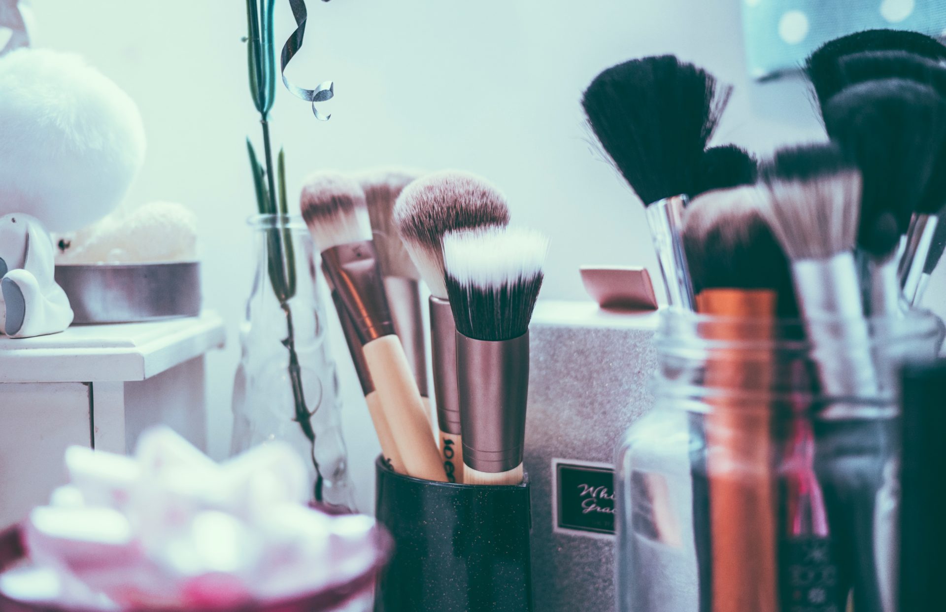 makeup application tools